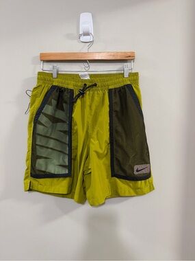 Nike Men Swim 7" Voyage Volley Moss Green Shorts with Black Mesh Panels. Size L